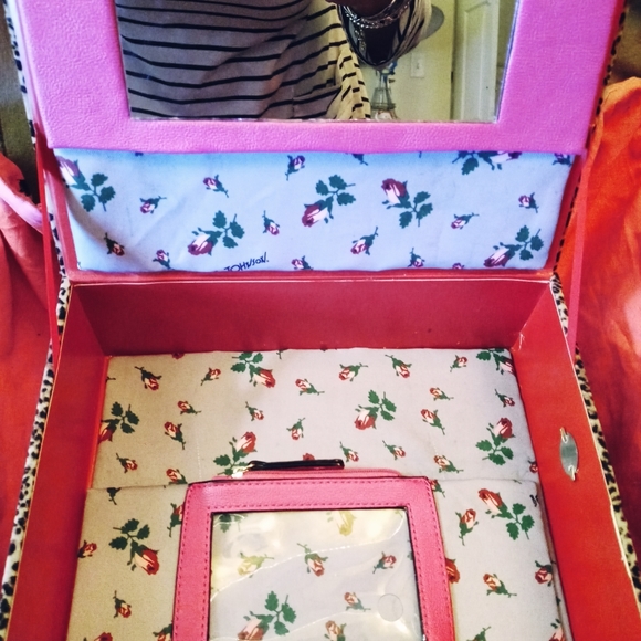 BetseyVille  Box - Picture 5 of 12